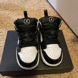 Jordan 1 Mid 8c